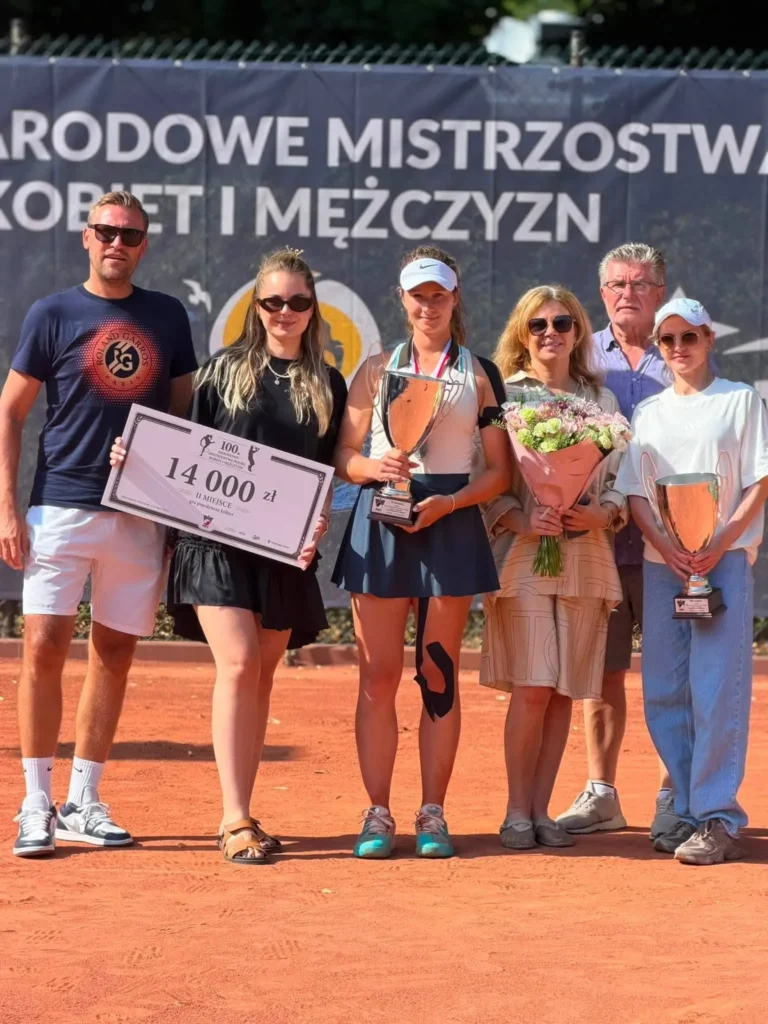 Weronika Ewald po finale Mistrzostw Polski w Gdyni, z nagrodą za drugie miejsce